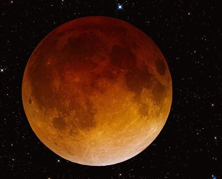 Wrzesień pełen astronomicznych hitów: od zaćmienia Księżyca po ukryte tygielki galaktyk